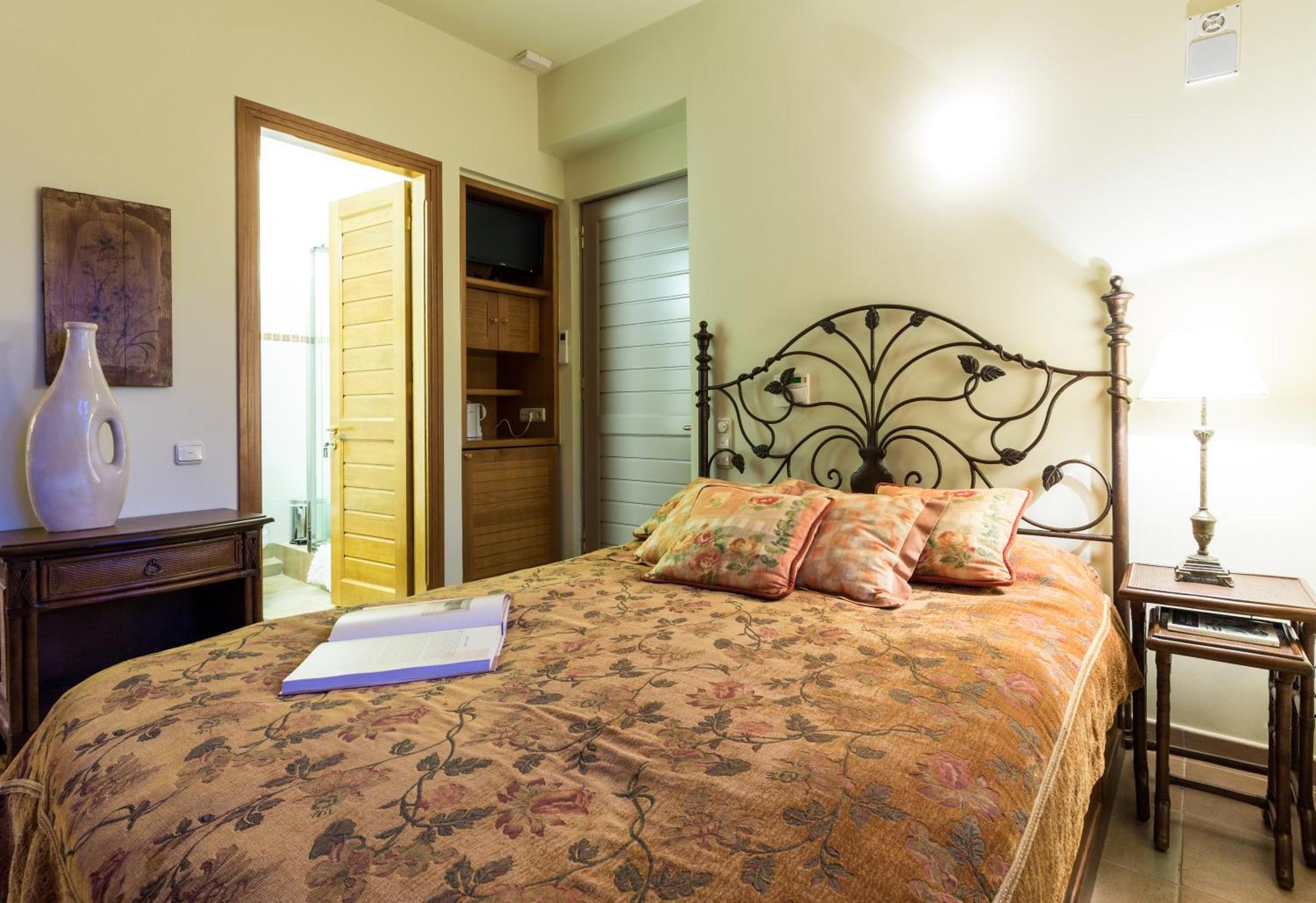 Elia Junior Suite In Epidavros With Shared Pool Nea Epidavros Exterior foto